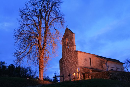 L'église de Colonges la nuit